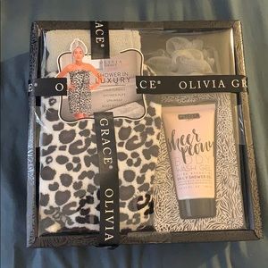 Olivia Grace Bath Set